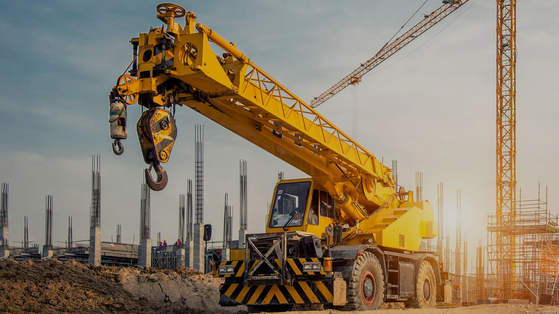 Yellow-mobile-crane-on-construction-site