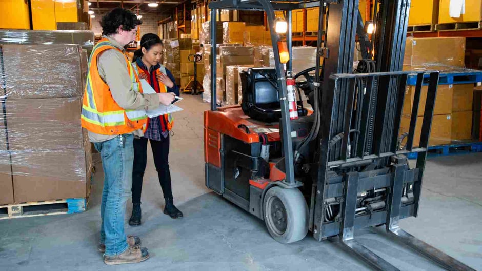 MKT-3016 - Ultimate guide to forklifts 4-colour